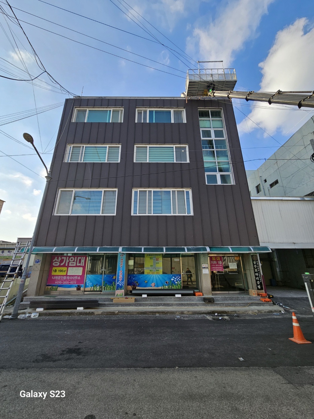 노후화된 건물 리모델링공사 현장 사진 11